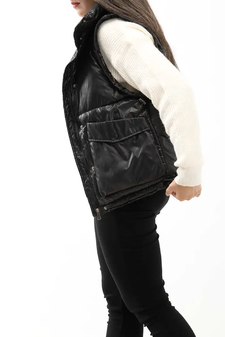 BLACK SLEEVELESS PUFFER JACKET