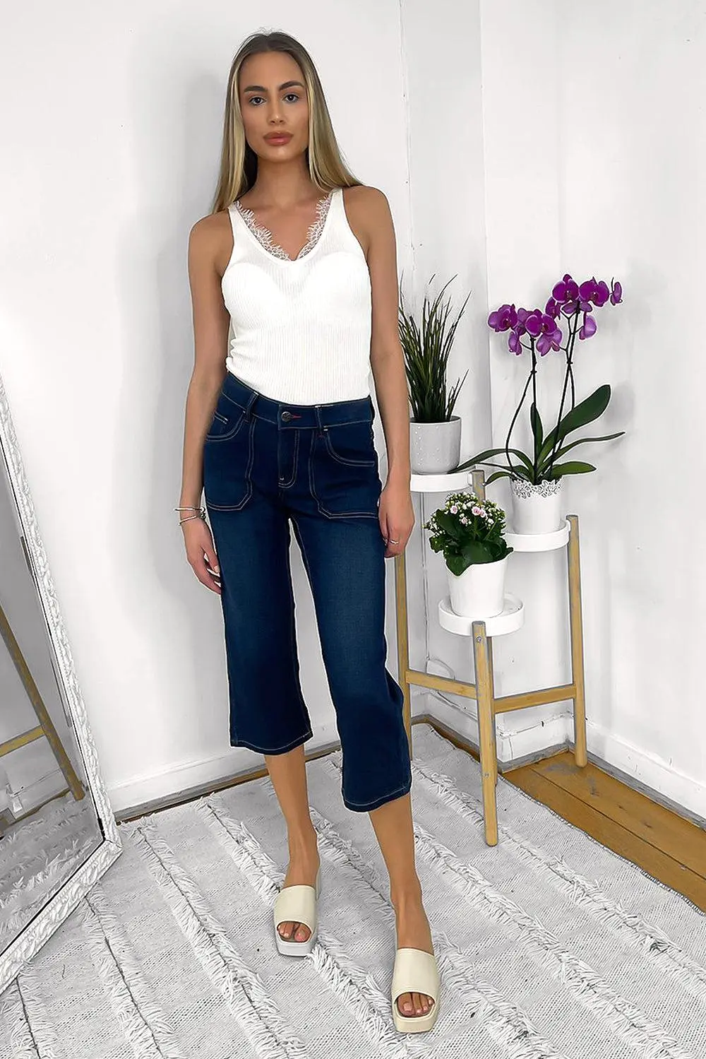 Contrast Stitch Large Pockets Cropped Jeans