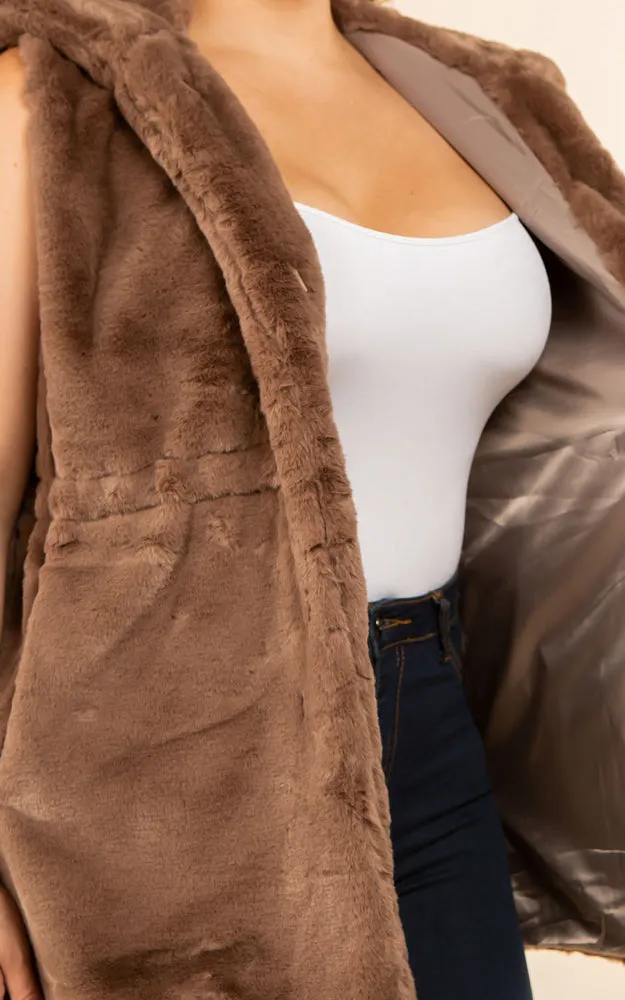 VP8482P Plus Size Faux Fur Solid Pocket Vest With Hood